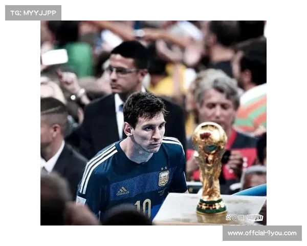 梅西回顾世界杯夺冠历程，强调团队合作与坚持不懈的重要性