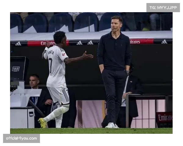 战术板：专家分析哈维-阿隆索如何为勒沃库森打造适应欧冠节奏的压迫体系